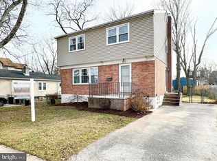 323 Massasoit St, Lester, PA 19029