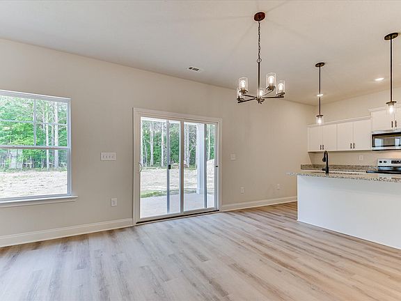 3rd image of 154 Traditions Dr