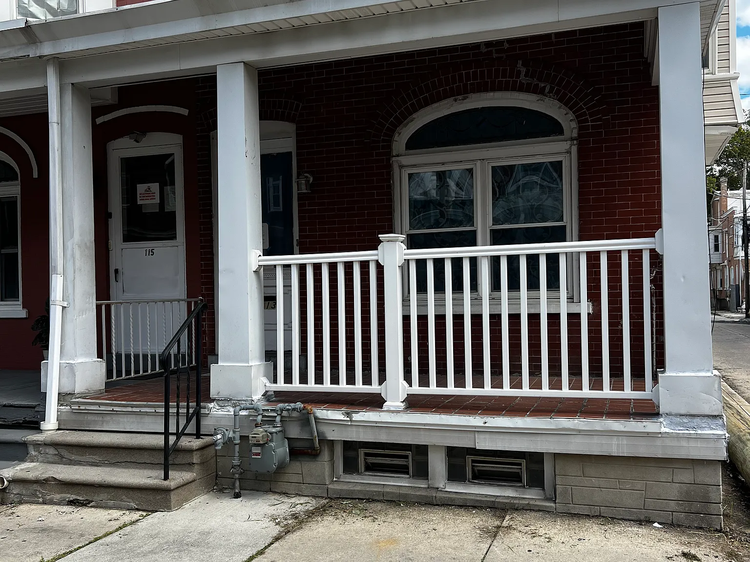 5 bed, 1.5 bath, 2336 sqft, $2,000 — Photo 2