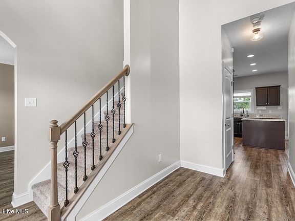 5th image of 451 Worsley Way