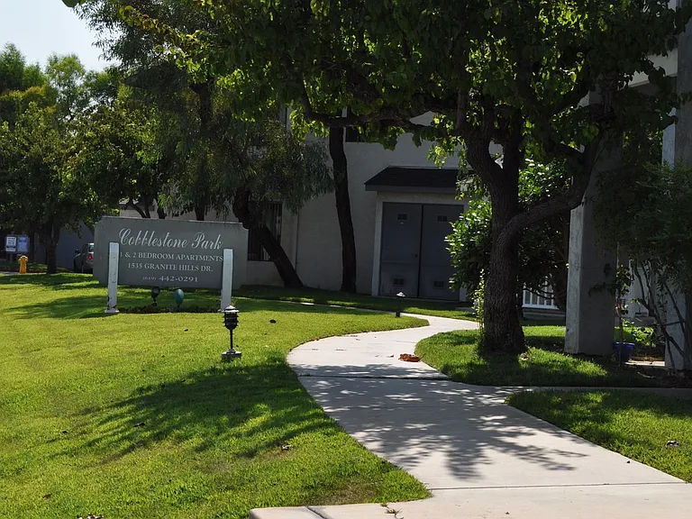 Cobblestone Park Apartments — Photo 17