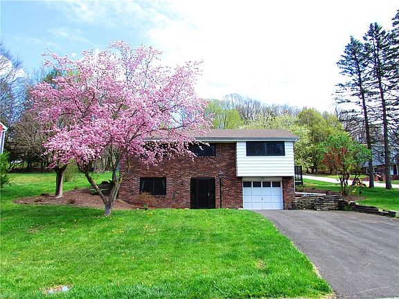 2nd image of 3405 Macintyre Dr