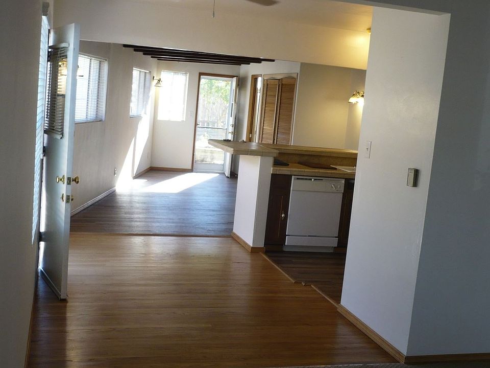 1st image of 7292 W 85th St