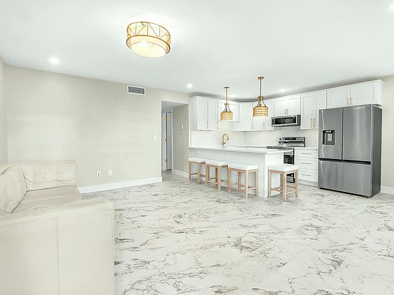 5th image of 2929 SE Ocean Boulevard #E4