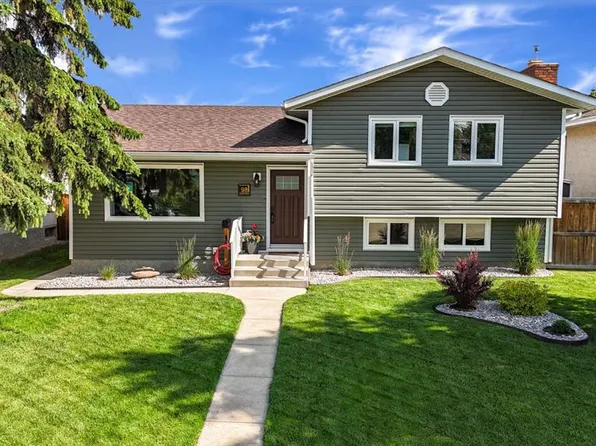 98 S Baird St, Red Deer, AB T4R 1H4