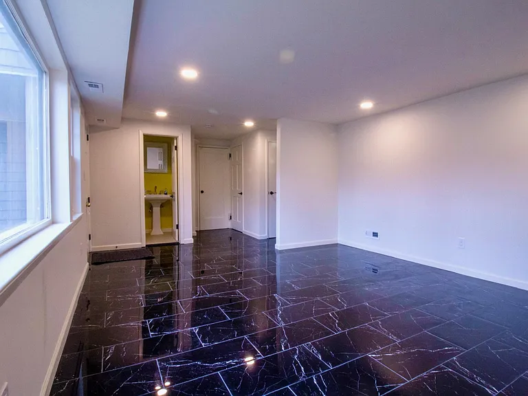4 Susan Ct — Photo 9