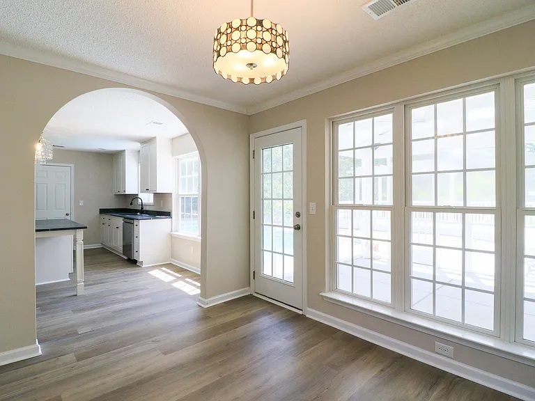 220 Loskin Ln — Photo 8
