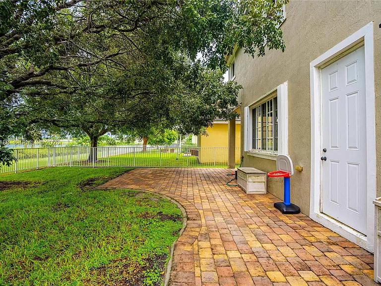 27621 SW 139th Pl — Photo 31