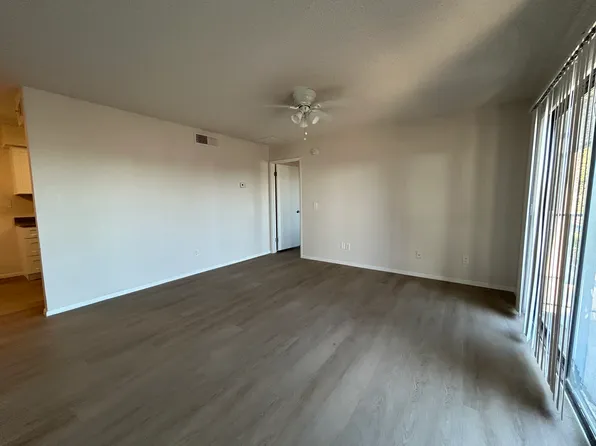 420 N 64th St #212, Mesa, AZ 85205