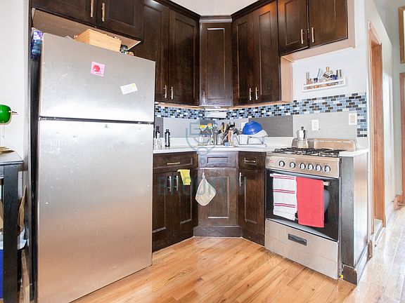 2nd image of 179 Stanhope St #L3