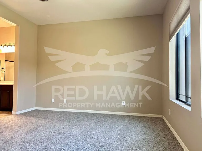 1748 N Makalu Cir — Photo 8
