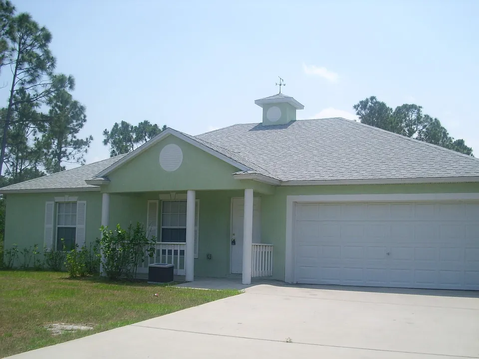 1662 Cogan Dr SE