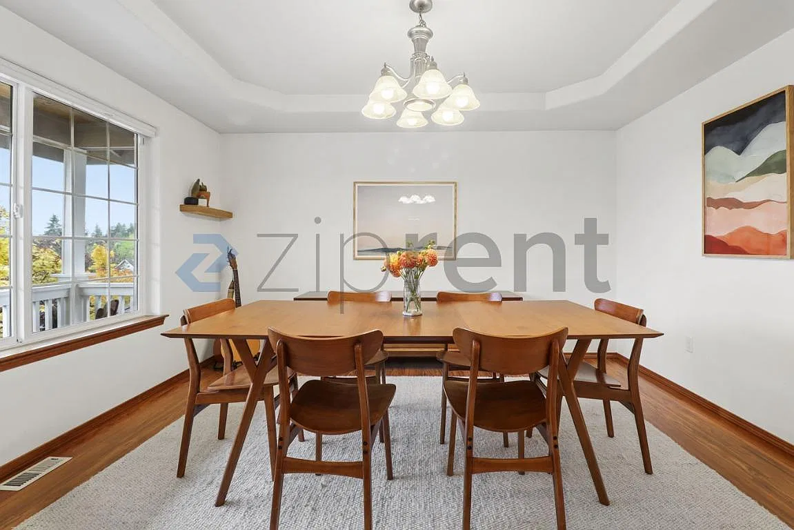 4 bed, 2.5 bath, 2303 sqft, $3,990 — Photo 3