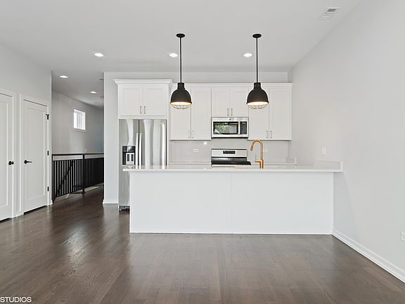 3rd image of 648 E Bowen Ave #3