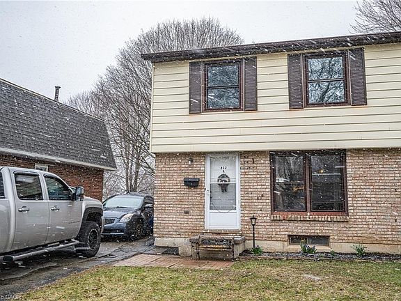 2nd image of 422 Dunvegan Dr #B