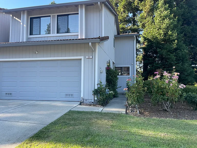231 Via Pinada Ln — Photo 1