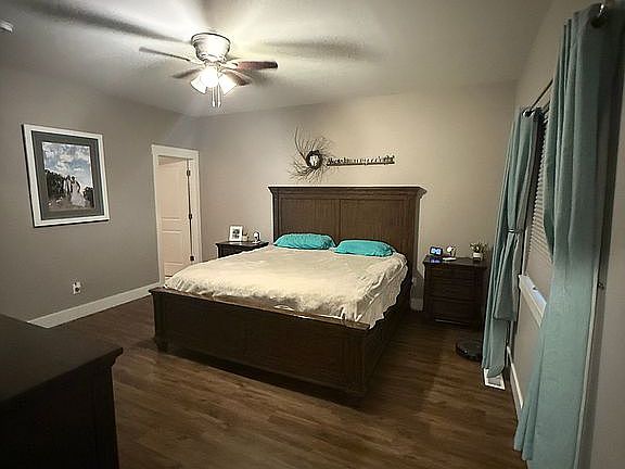3rd image of 2304 E View Pl SE