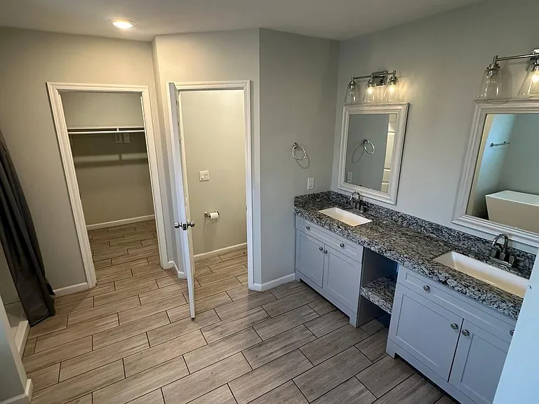 7018 N 14th Dr — Photo 13