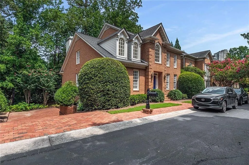 4 bed, 5.0 bath, 4035 sqft, $6,500 — Photo 2