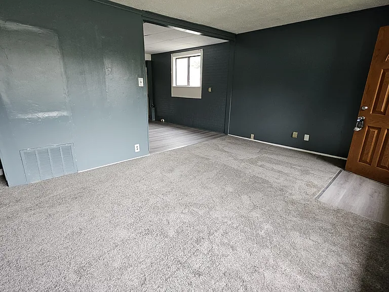 17327 Prospect St — Photo 2