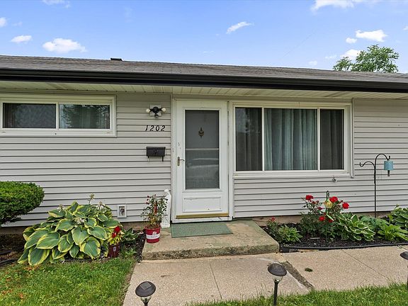 4th image of 1202 Byron Dr