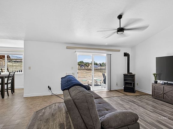 4th image of 548 Blackstone Dr