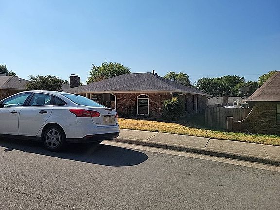 2nd image of 318 Meadowlark Ln