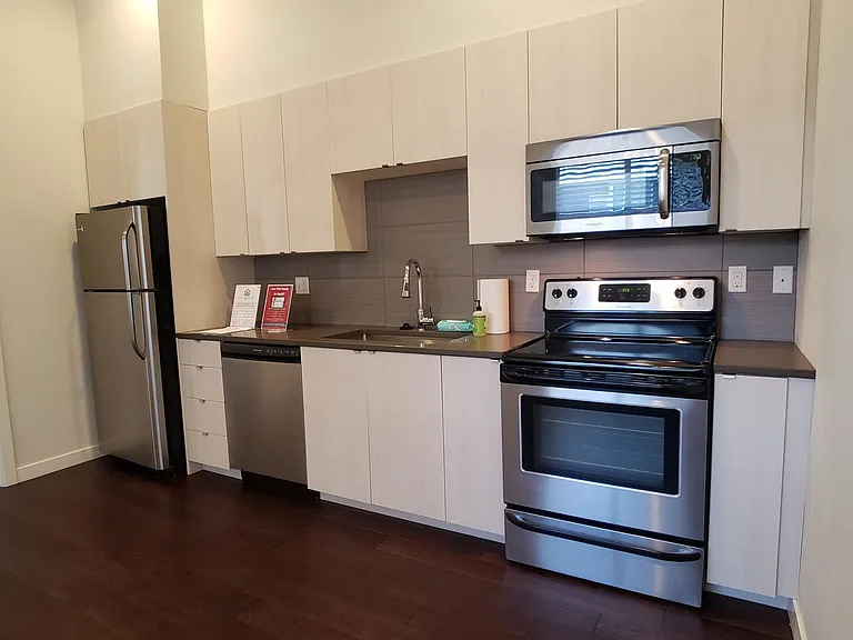 686 SE Spokane St #6 — Photo 16