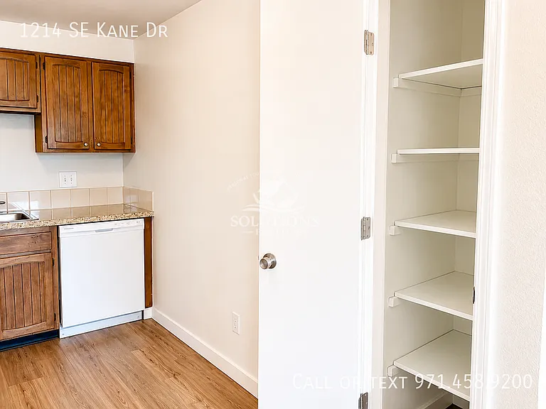 1214 SE Kane Dr — Photo 5