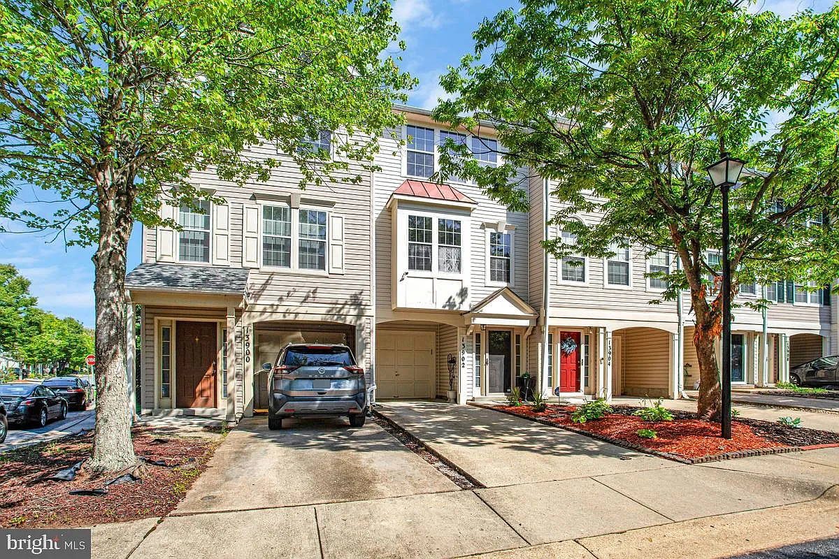 2 bed, 2.5 bath, 998 sqft, $2,590 — Photo 2