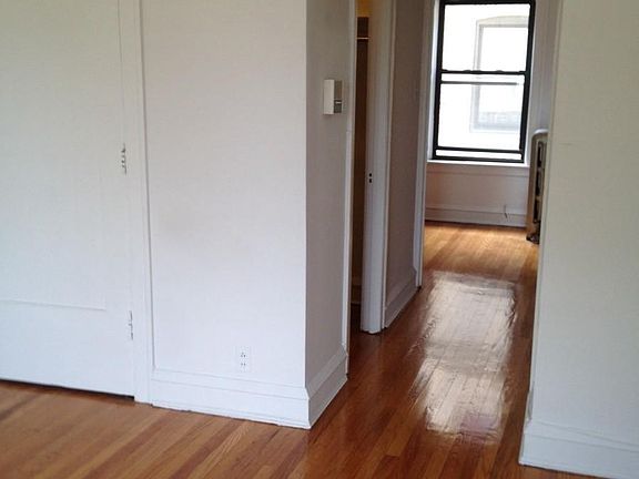 4th image of 4604 N Winchester Ave APT 1D