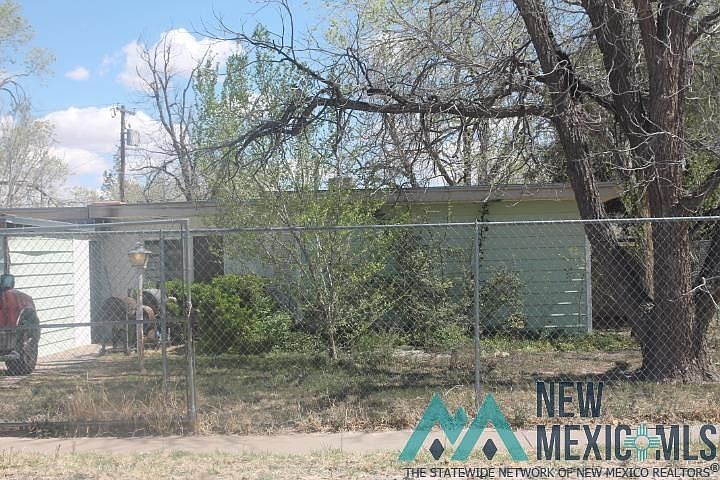 1st image of 1613 N Pontiac Dr