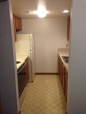 3rd image of 130 West St APT 8