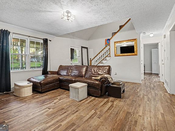 4th image of 3950 Rocmar Dr