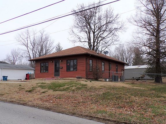 2nd image of 610 E Grand Ave