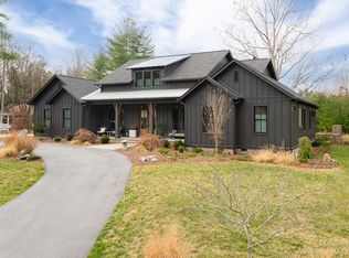 270 Lindsey Farm Dr, Flat Rock, NC 28731