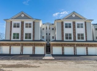 207 Parkview Ln, Rockaway, NJ 07866