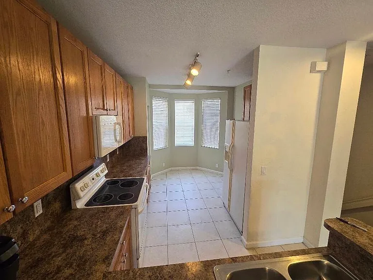 1710 NE 6th St #1308 — Photo 4