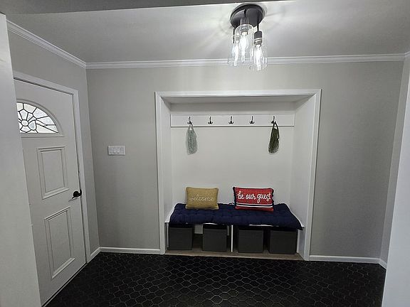 Entryway seating & storage