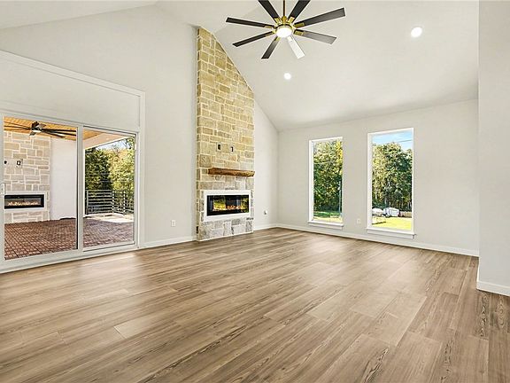 3rd image of 221 Moore Rd