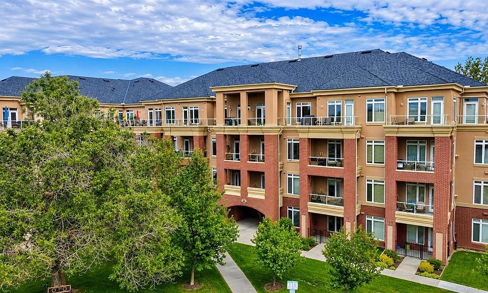 1st image of 14 W Hemlock Cres SW #7101