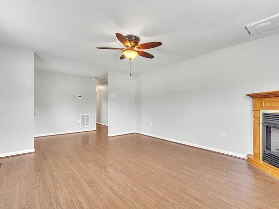 5th image of 45 Boswell Cir