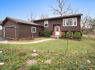 2119 Burr Oak Ln, Lindenhurst, IL 60046