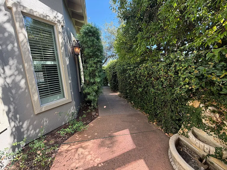 1014 Gamay Dr — Photo 43