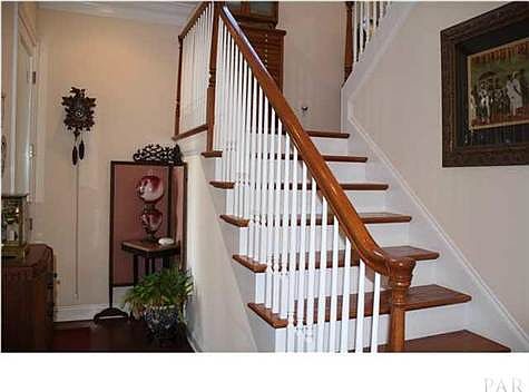 CHARMING FOYER ENTRY GREETS YOUR GUESTS