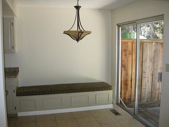 4th image of 900 Linden Dr
