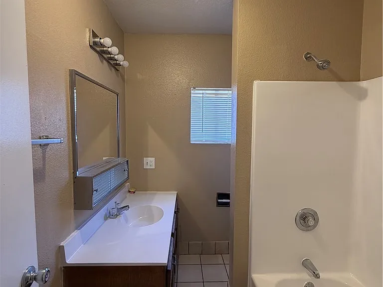 110 Silver St — Photo 41