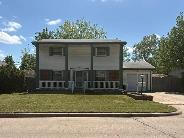 1101 E Denker St — Photo 1
