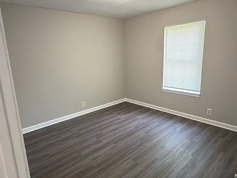 807 Holder Ct — Photo 10
