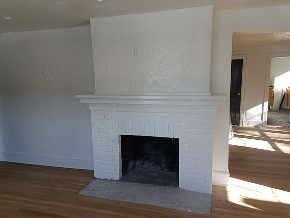 Beautiful Fireplace & Mantle.